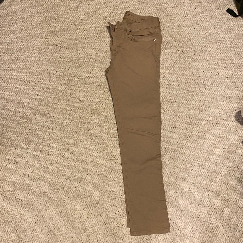 Banana Republic Khaki Traveler Pant 30x32